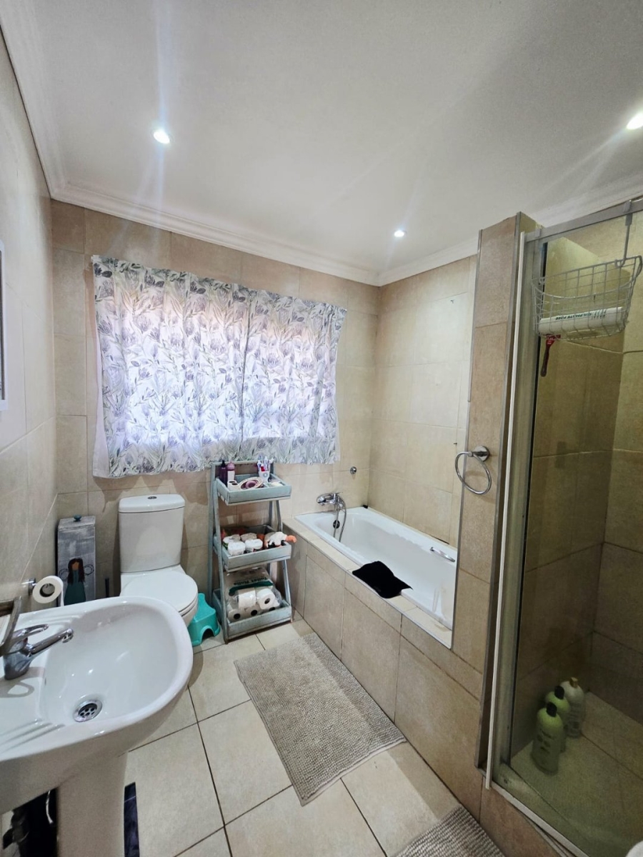 2 Bedroom Property for Sale in La Hoff North West